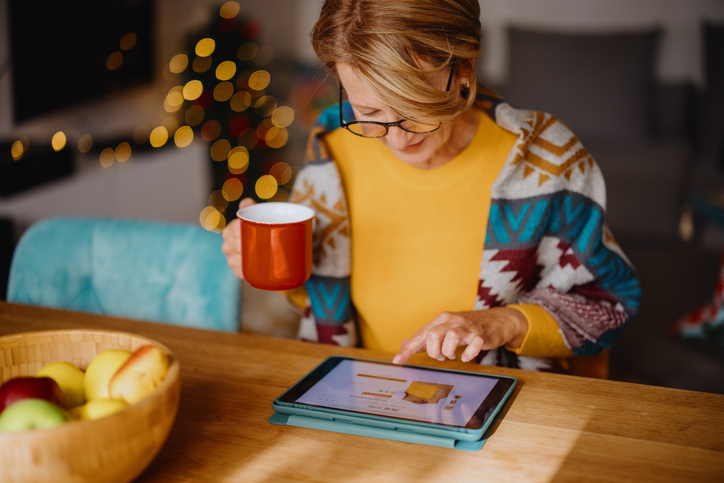 Holiday shopping 2025 trends: AI, tariffs dominate retail decision ...