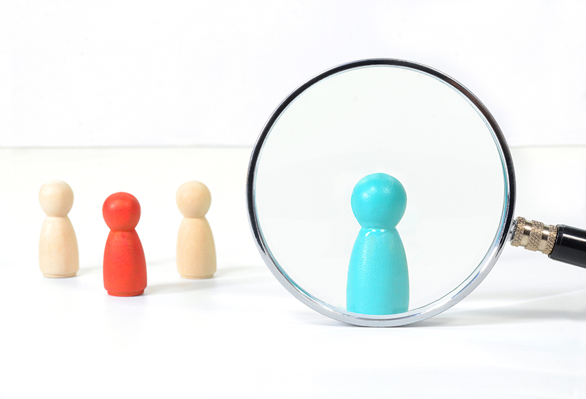 A magnifying glass and wooden figures